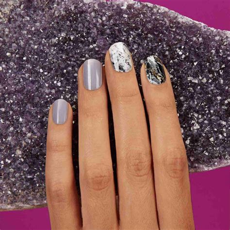 The Magic Touch: Discovering the Beauty of Dashing Diva's Presa Short Nail Extensions